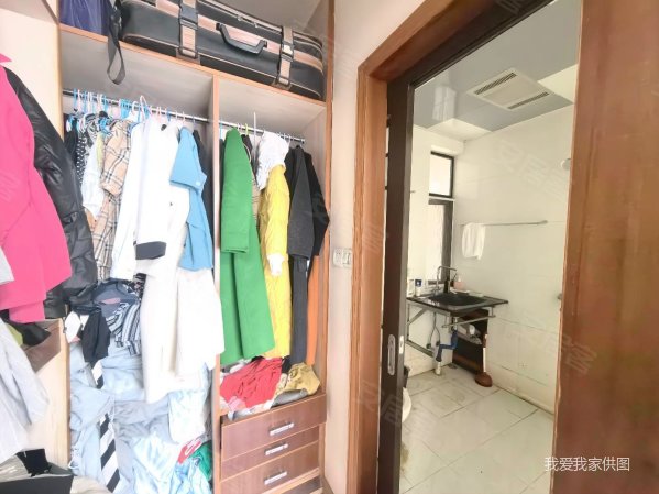 南北通透大三房临近地铁口百盛商场学堂莲塘三小莲塘四中