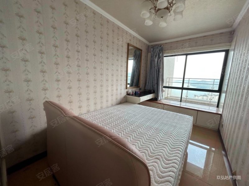 新出168户型,钥匙看房送超大 花园,独门独户,南北通透,蓝郡广场二手房