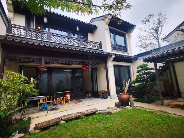杭州临安青山湖蓝城春风燕语(别墅)地铁口1000米的中式合院别墅出租