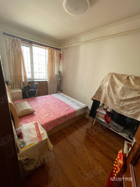 出售龙居花园9区两室送阁楼满五税费底