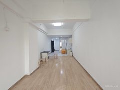 怀化鹤城城中急租700每月！简单装修适合做室，单身居住，地段好！出租房源真实图片