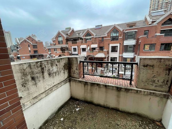 沈阳于洪荷兰村中海央墅中海央墅 4室3厅3卫 3340.0元 244.