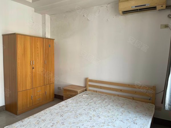 无锡宜兴宜城龙泽苑(南区)龙泽苑一期 4楼 125平米 3室2厅1卫 中装