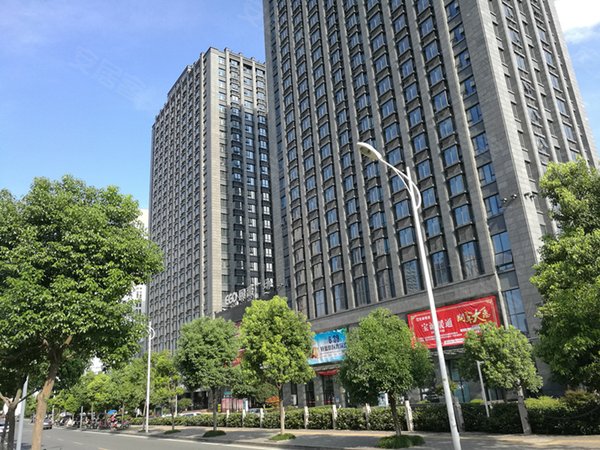 出租颐高广场公寓边套拎包入住地铁方便