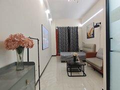 安阳文峰万达广场押一付一且紧邻万达的精装修南户投影房，无中介可看房出租房源真实图片