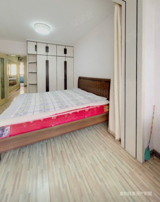 浮山后一小区合肥路佳世客套二厅满五年税