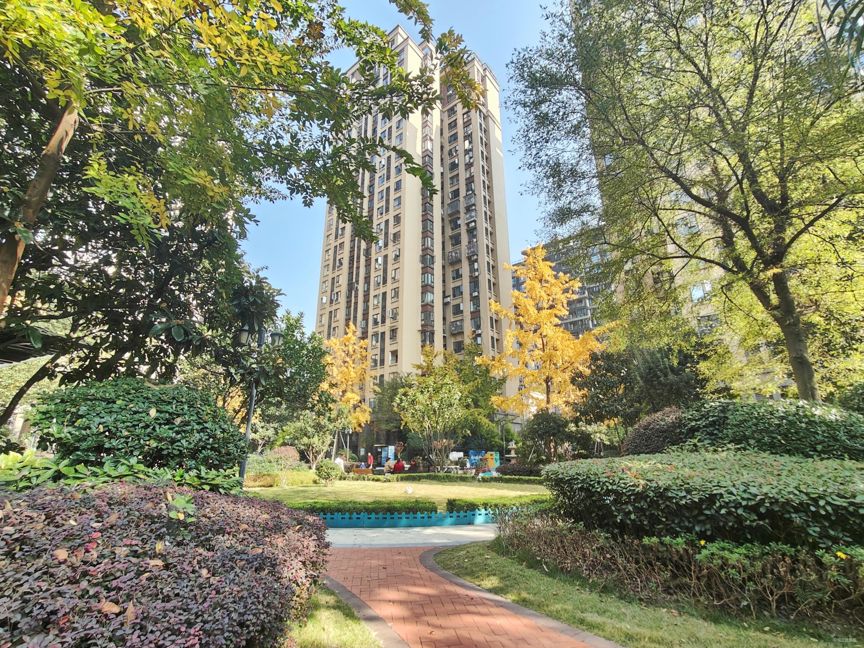 中铁西子香荷3室2厅1卫111㎡东南325万