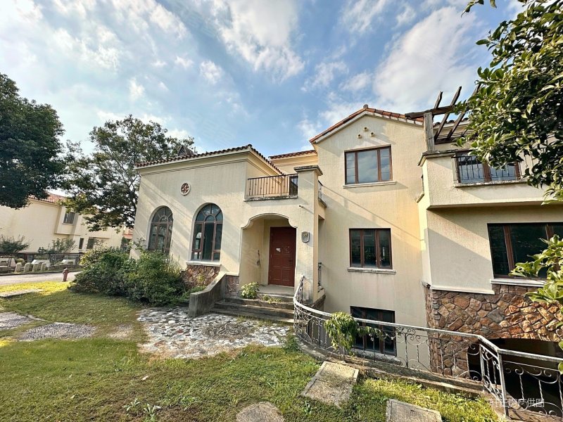 急售房源檀香园大独栋两面临河地铁口占地15亩