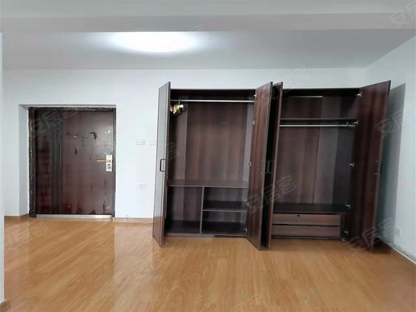 天津河北光复道街琴海公寓精装一室,电梯,临近地铁,意式风情街,交通