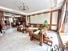 青岛黄岛灵山卫豪华精装别墅,带院子两个车位,前边看湖,家具家电齐全拎包入住出租房源真实图片