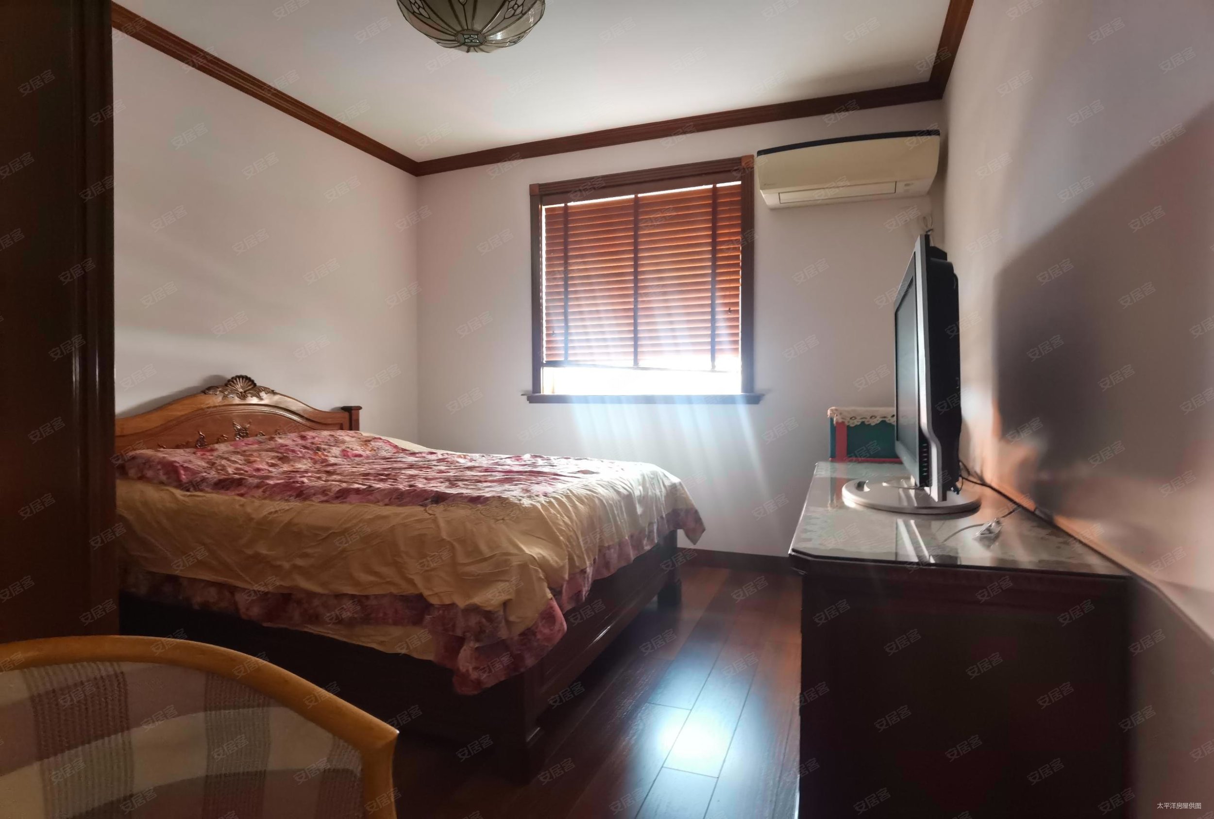 静安四季公寓 双卫 南北通透 带电梯 临地铁 中间楼层采光好