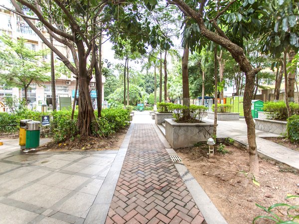 深圳宝安西乡凤凰雅居12号地铁口,看房提前预约,看房方便,家私可以