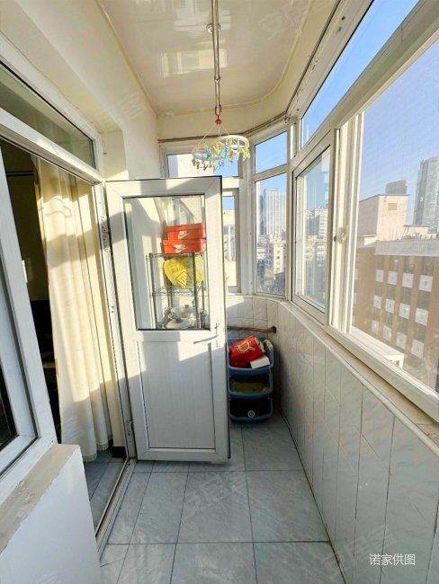 劝业场近地铁车位充足高楼层采光充足南向采光好