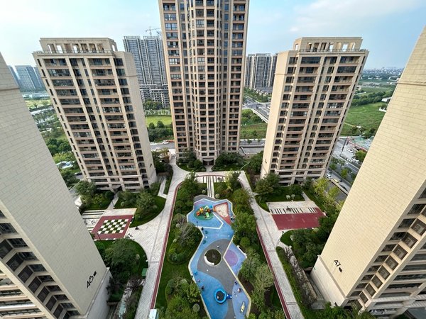 杭州钱塘大江东大江东宝龙广场(公寓住宅)龙润城三室两厅两卫,包物业