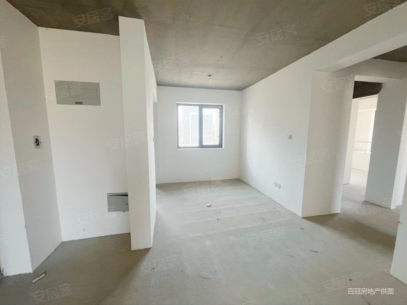 万海华府 南北通透三居 房子位置好 紧邻万达地铁 价 还亲民