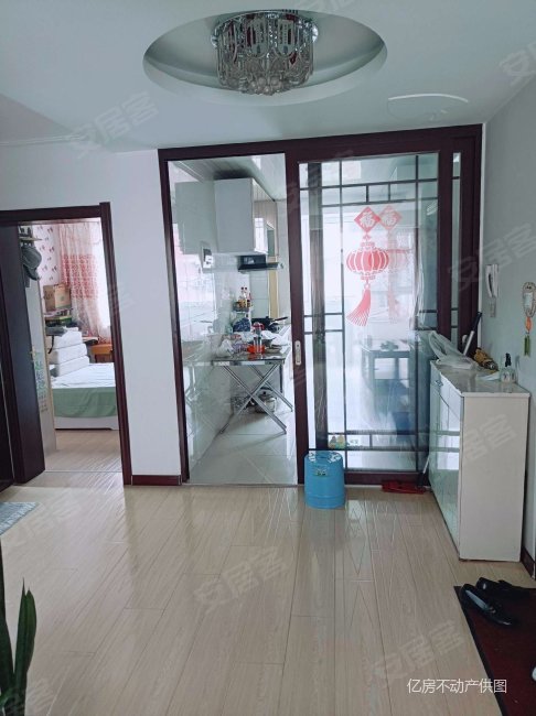 沈阳房产网>沈阳二手房>于洪二手房>红旗台二手房>西湖俪景>486_650竖