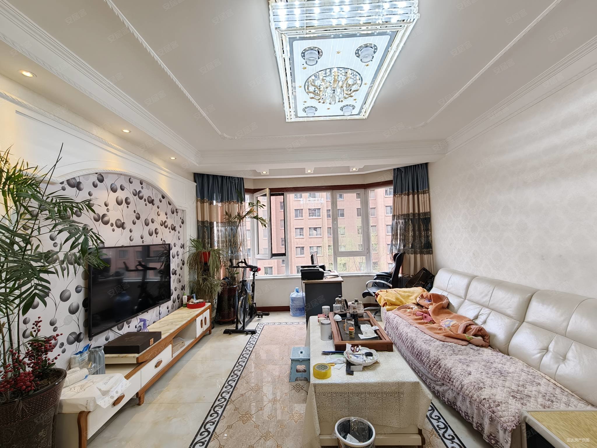 新华联首府(二期)3室2厅2卫145㎡南北188万