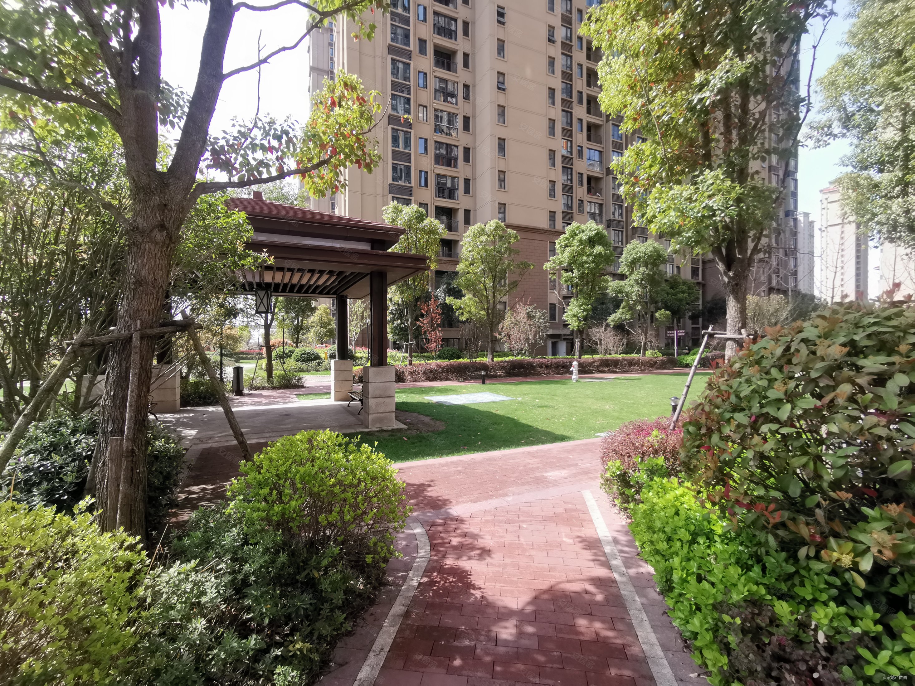 龙湖湾高端小区改善品质生活婚房装修两房看中价格可谈