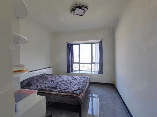 梧州岑溪岑溪城区学府一号带双车位,学府一号4房,南向电梯,拎包入住,随时看房出租房源真实图片