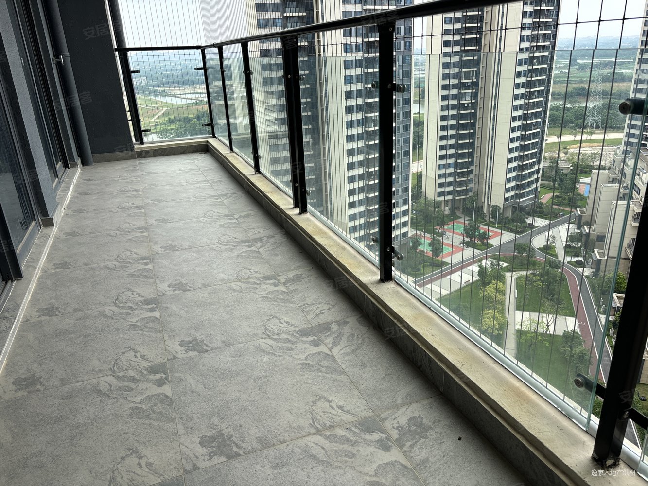 碧桂园凤翔花园次新小区,业主全新装修未入住过,带全屋家私家电