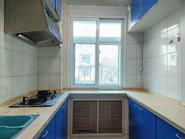 大连甘井子泡崖市场泡崖六区泡崖六区,宇峰小学急租!