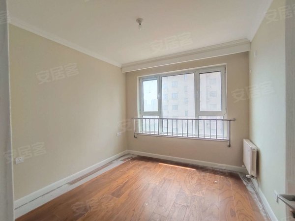 青岛黄岛薛家岛慧公馆(公寓住宅)慧公馆套一 可做套二 精装2300 家具