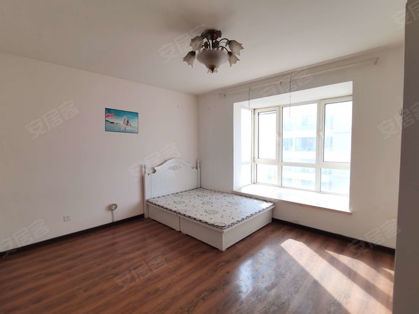 青岛市南江西路金华公寓金华公寓 3室2厅2卫  电梯房 精装修210平米