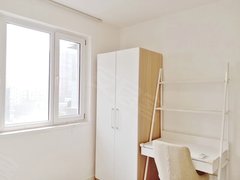 北京丰台太平桥这套房源有2间卧室,这间02卧面积不大,一个人居住会更加舒适出租房源真实图片
