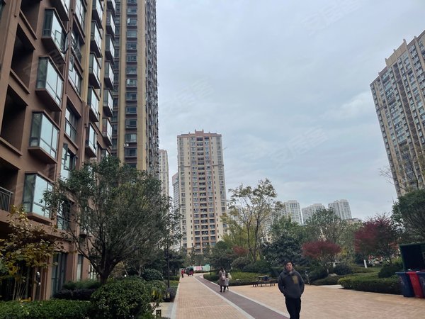 昆明西山前卫营润城八区润城八区高楼层空房不租可居住可办公朝向好