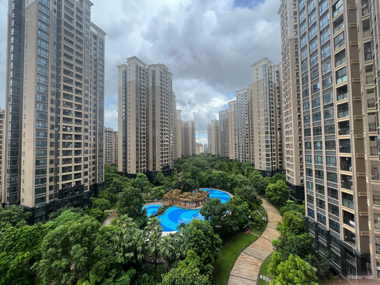 大信君汇湾4室2厅2卫154.58㎡南北270万