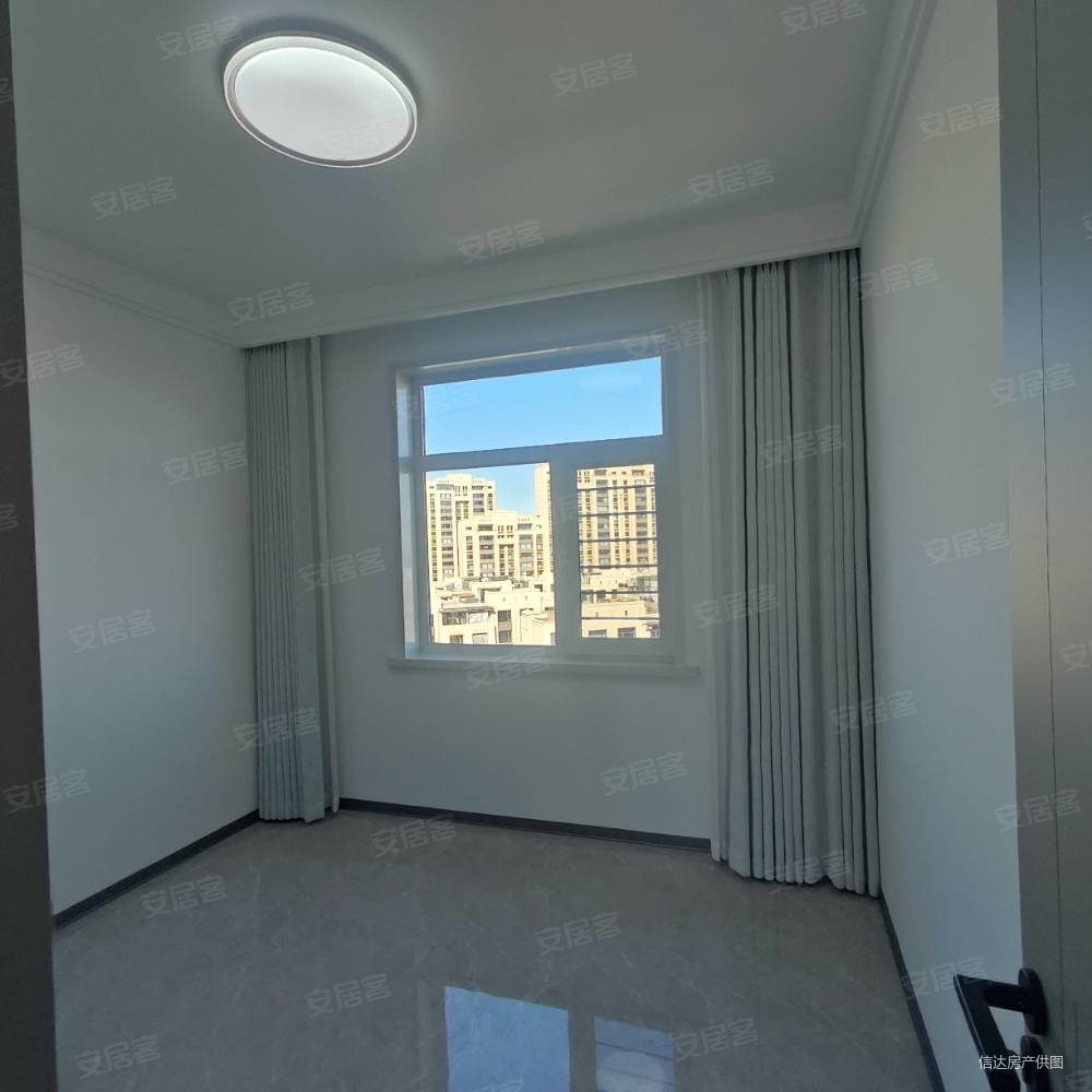 御湖原著3室2厅2卫131㎡南北108万