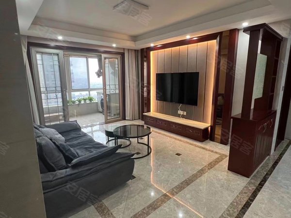 无锡宜兴宜城君悦东湖公馆城东 八佰伴对面 东湖公馆 3室2厅1卫 4500