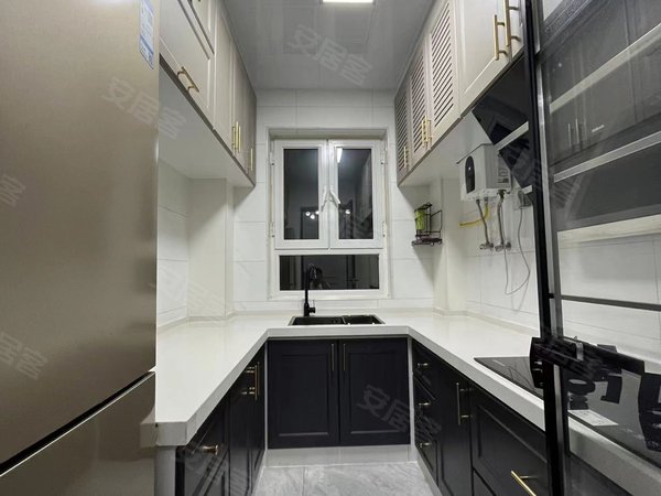 天津东丽空港经济区复地湖滨广场复地悦城花园 精装3室2厅1卫 一天未