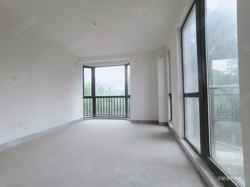 佘山玺樾低密宜居停车方便南北通透产权清晰松江新城