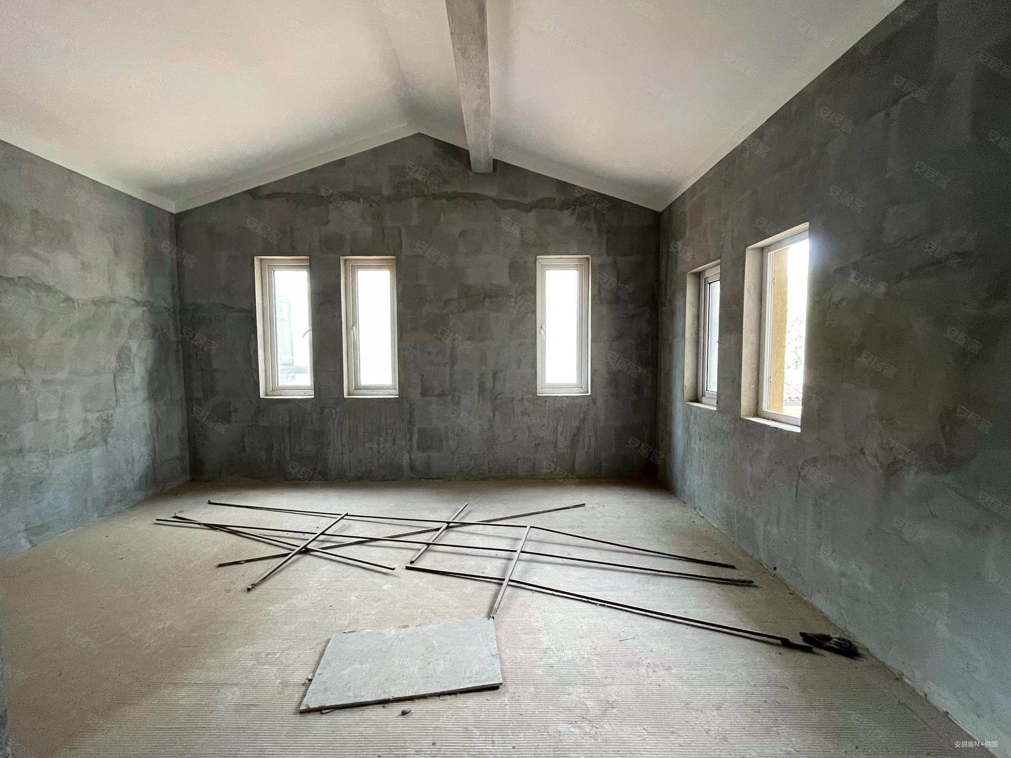 珑璟轩(别墅)4室2厅3卫169㎡南160万