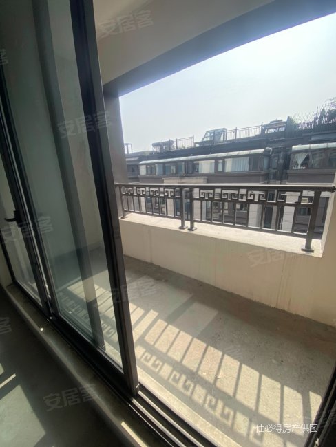 建发边套叠墅 视野采光好 看房有钥匙 业主诚心卖 园林风格