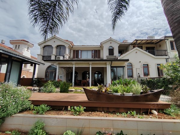 昆明西山滇池度假区滇池卫城微风岛滇池卫城球道边 大花园别墅 带家具