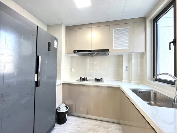 南昌西湖云飞路中粮建发祥云悦府次新小区 中粮建发祥云悦府 豪华装修三房拎包入住大悦城地铁口出租房源真实图片