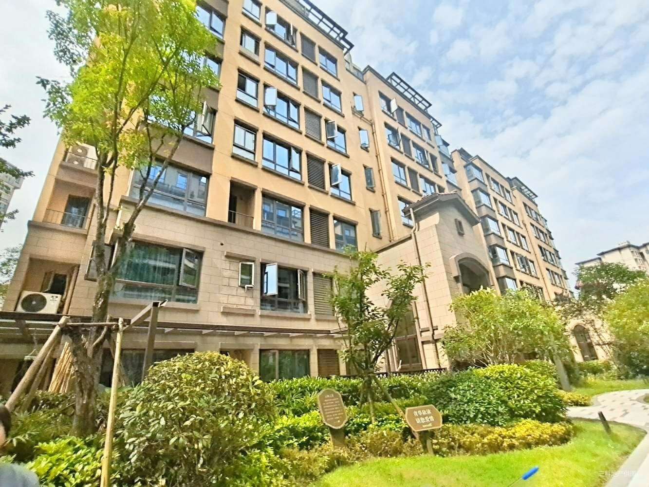 李家沱商圈奥园誉府大平层洋房四室两厅两卫带露台小区环境好