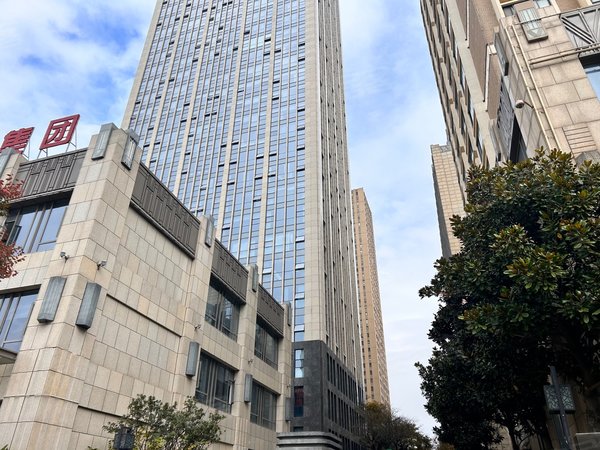 昆明呈贡市政府新南亚风情园市政府旁,春融街地铁口,领包入住,随时
