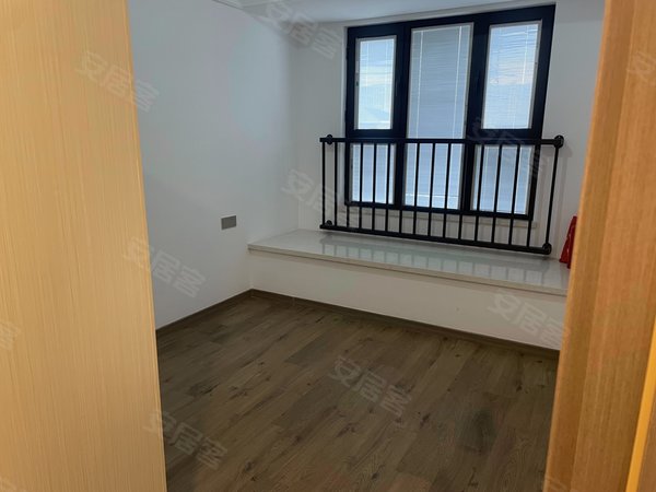 苏州常熟万达广场紫誉华庭紫誉华庭 精装三房手次出租 家具家电齐全