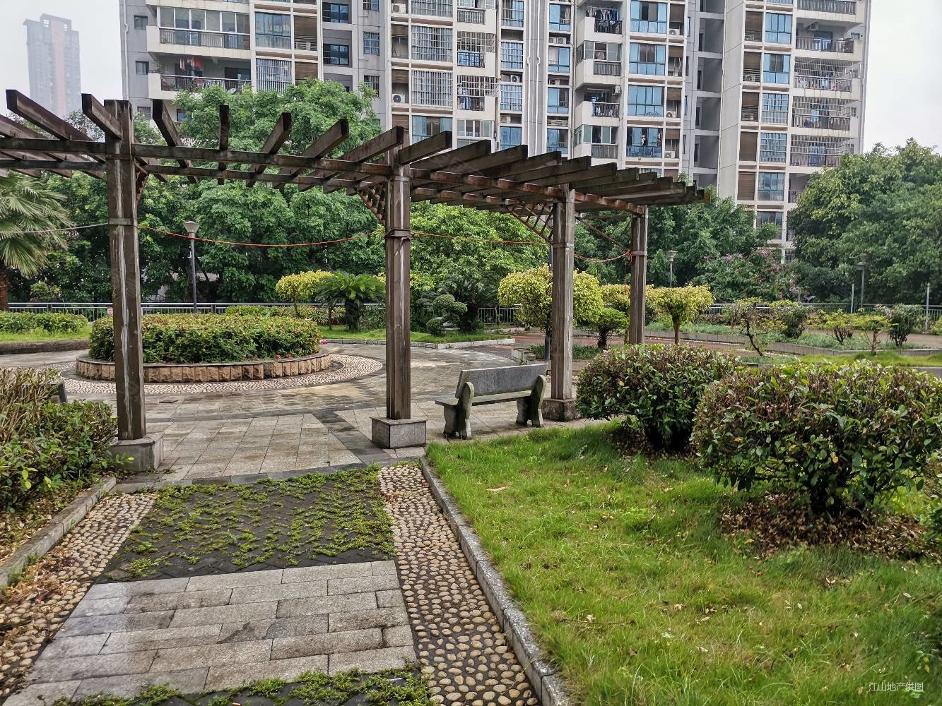 带露台!47中永凯春晖花园电梯四房看到的全送,免装修拎包入住