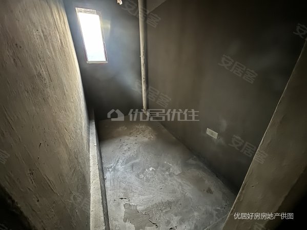 江湾城4室2厅2卫124㎡东南63万