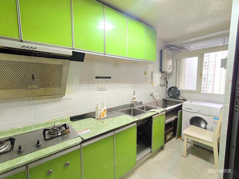 石桥铺华宇名都后网红小区楼下永辉超市对面广场急售