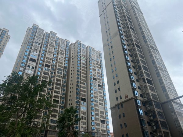 泉州惠安螺城镇天山广场天山广场 精装修一房一厅 1200月 拎包入住 好