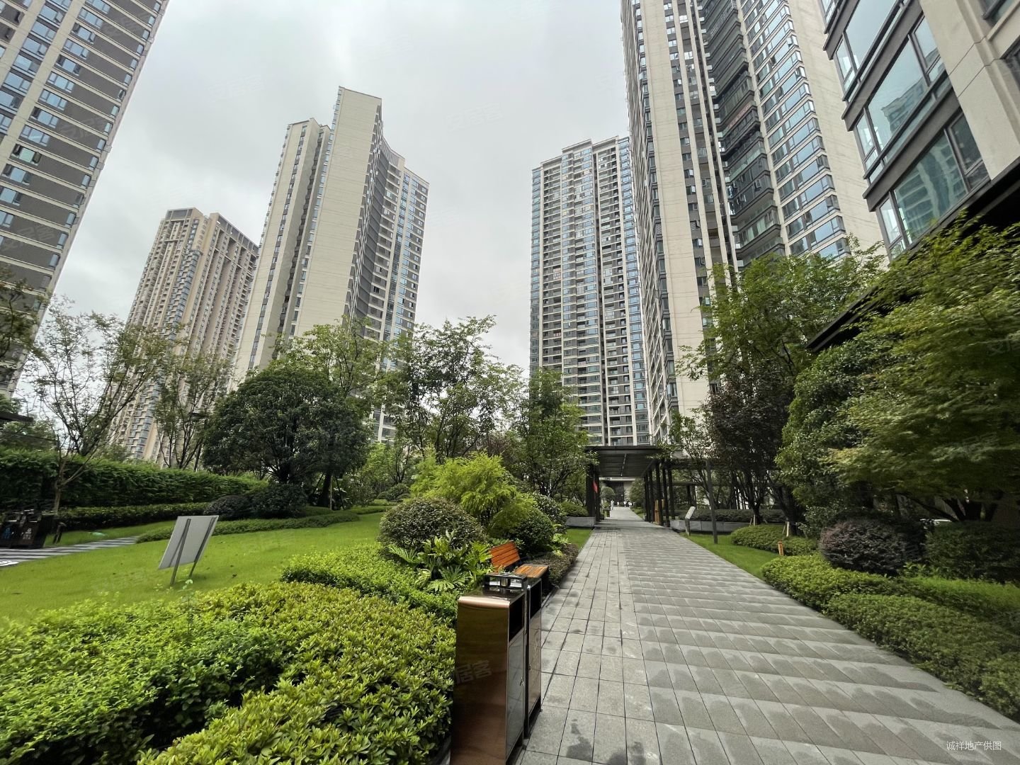 融景城馨苑4室2厅2卫147.91㎡南295万