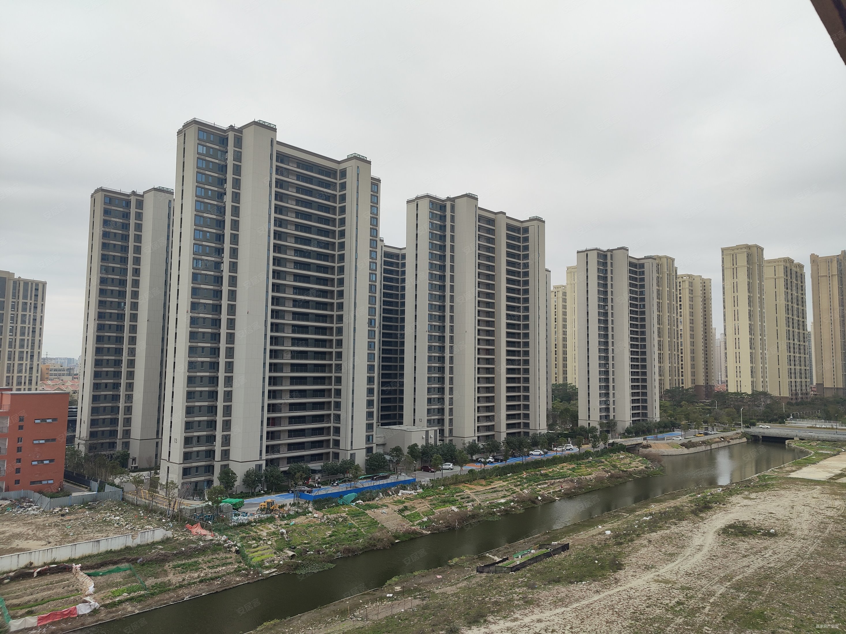 满二住房电梯房4室2厅宝龙世家池店115平