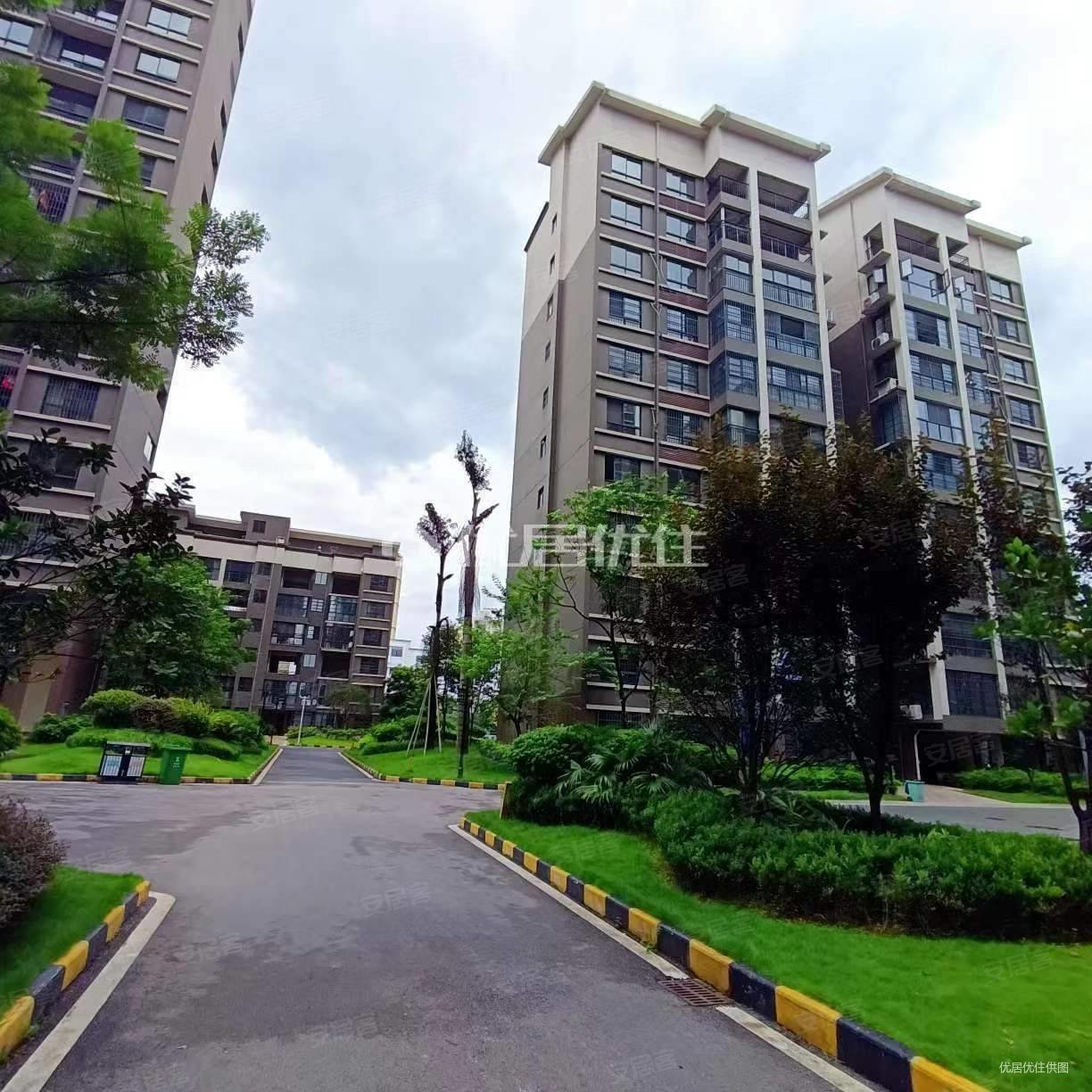 八里街急售顺祥城3房2厅2卫电梯小高层便宜出售