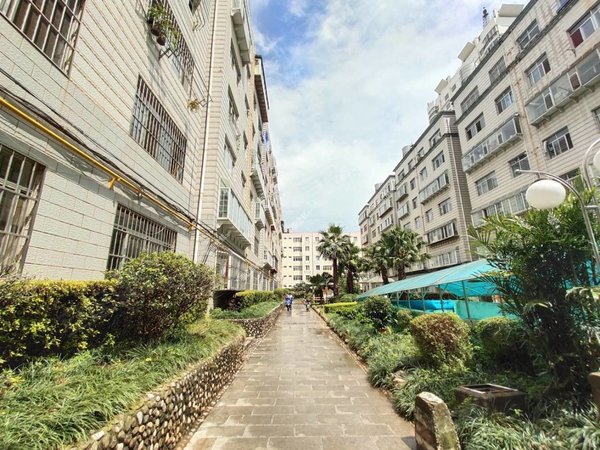 昆明五华莲花片区长城小区五华区教场路昆工附中旁长城小区精装随时