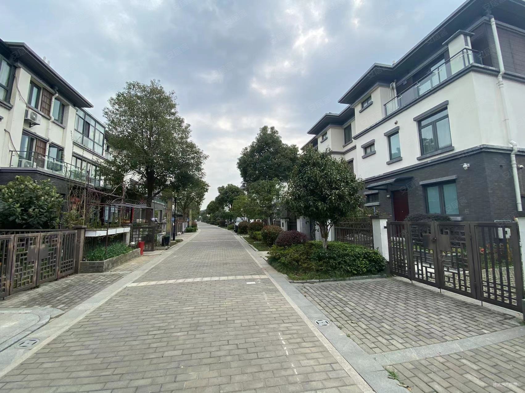 业主急售水月周庄三期精装联排别墅南北双花园送露台